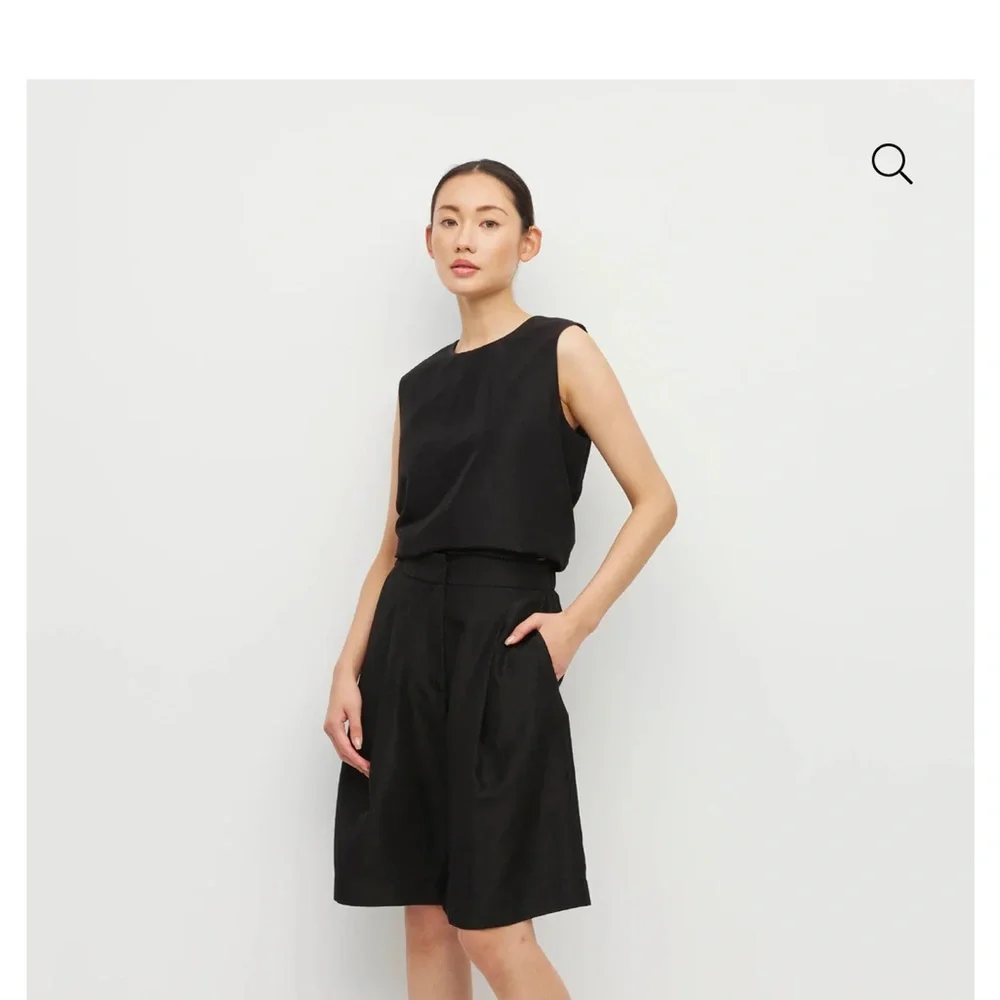 JH Collectibles minimal black